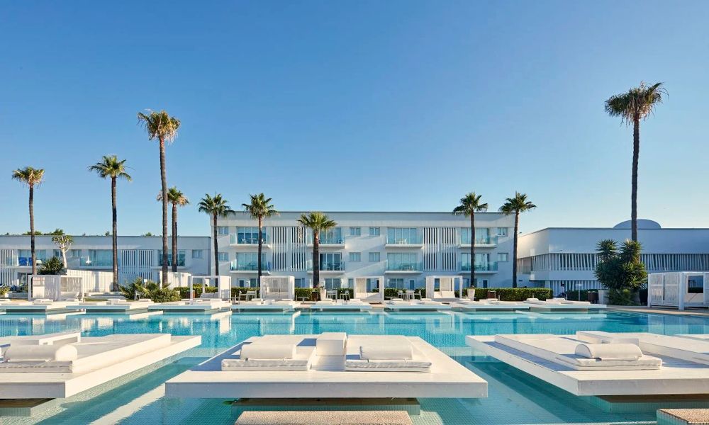 So White Club Resort
