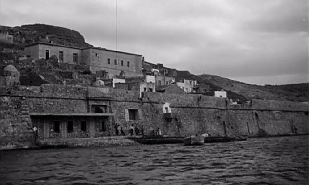 /api/cms/uploads/Greece_Spinalonga_The_openings_made_by_the_leper_patients_in_the_Venetian_walls_22ade1a78a.jpg