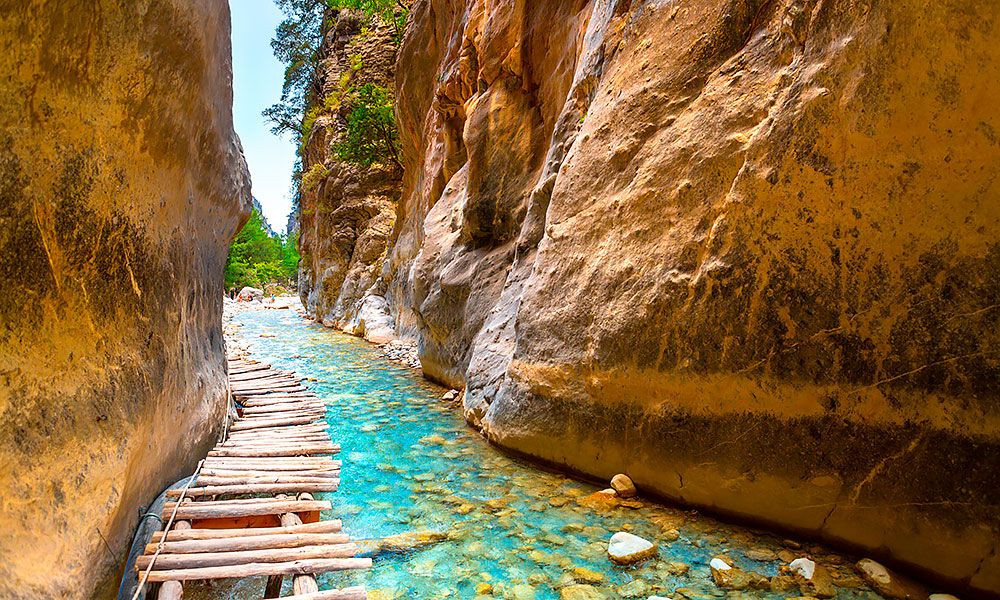 /api/cms/uploads/greece_crete_National_Park_Samaria_Gorge_hiking_trail_41c712d35f.jpg