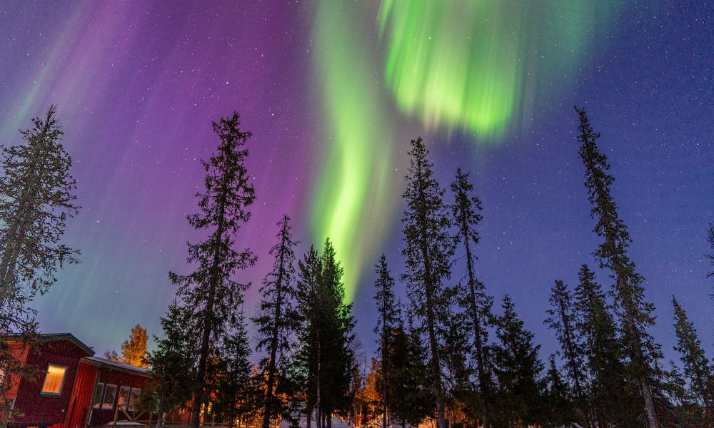 /api/cms/uploads/northern_lights_e9402133ad.jpg
