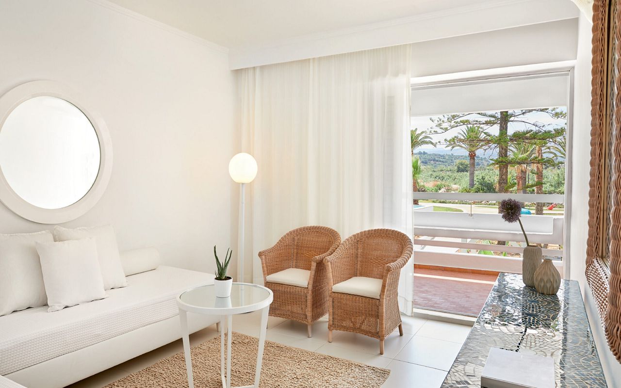 01-family-apartment-garden-view-white-palace-grecotel-2048x1153