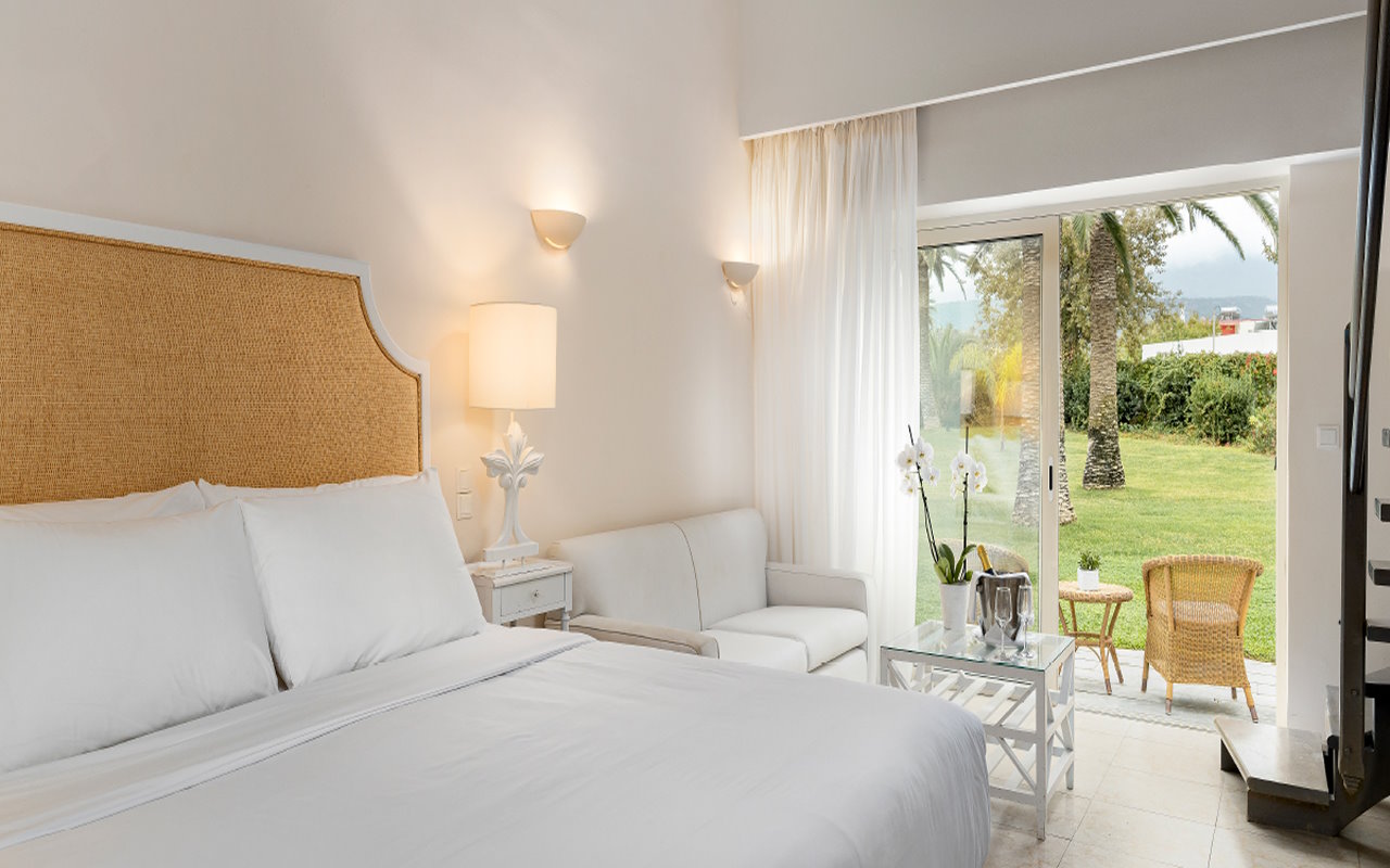01-maisonette-bed-living-room-gardens-creta-palace-accommodation-33305