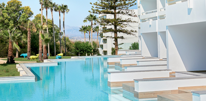 04-swim-up-family-guestroom-luxme-white-palace-rethymno-crete-33575