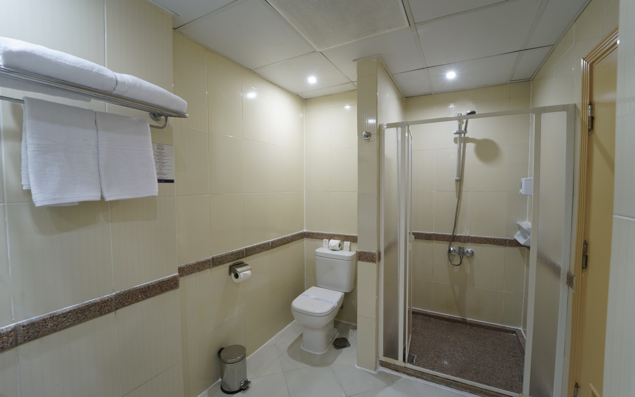 2. ZYA Regina _ Regal Room Bathroom