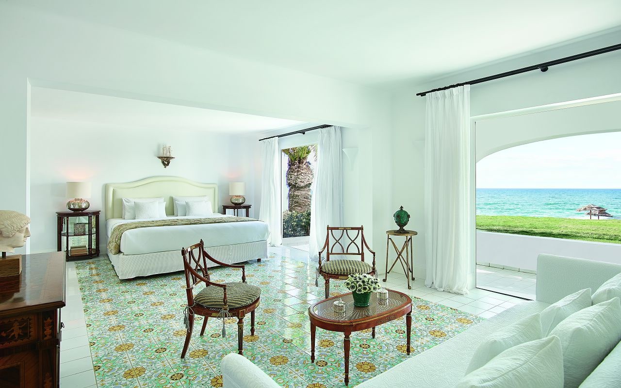 36-Four-Bedroom-villa-Seafront-living-area-min