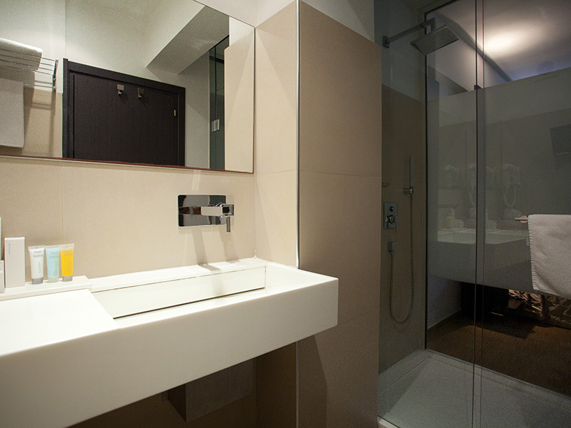 AMORGOS-STANDARD-SHOWER2