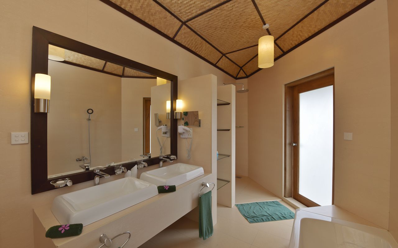 ANG-HRES-Angaga_Resort_Superior_Water_Bungalow_Toilet2