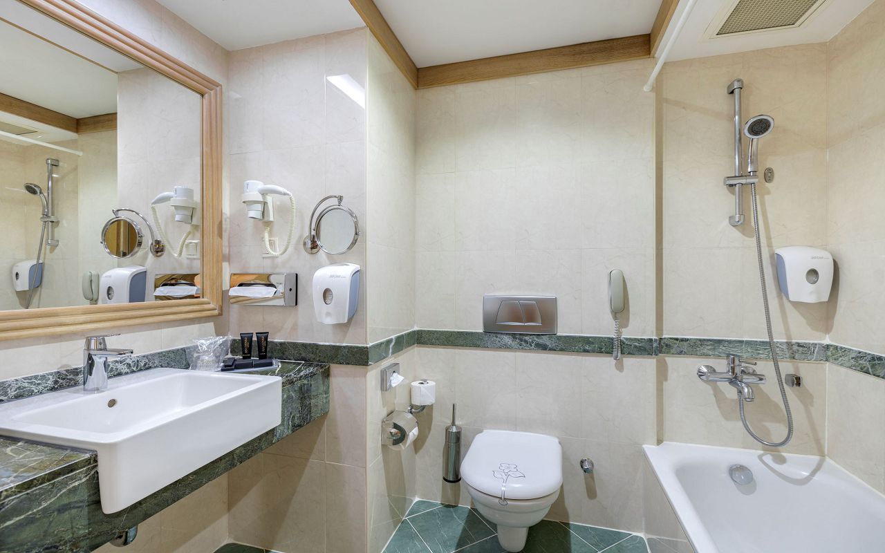 Alva Donna Beach Resort Comfort Side_ STANDARD ROOM bathroom 2