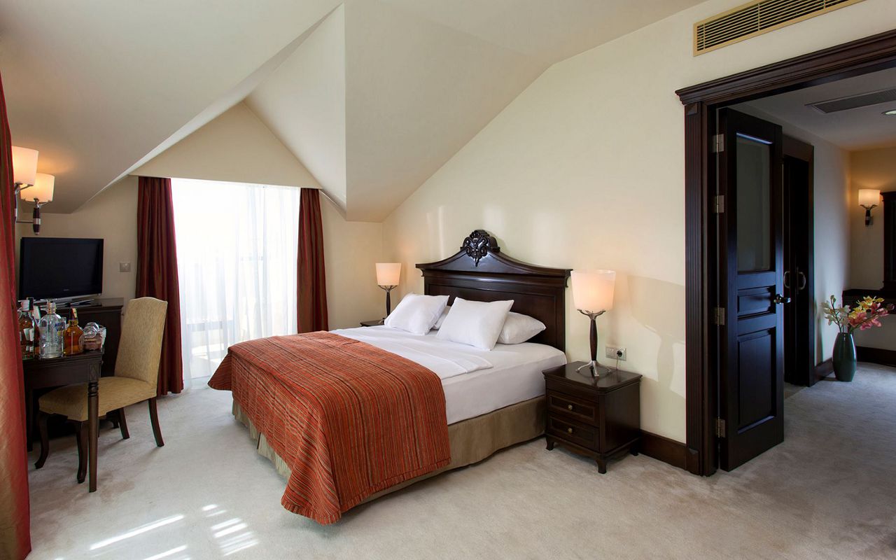 Alva Donna Beach Resort Comfort Side_ROYAL SUITE BED ROOM