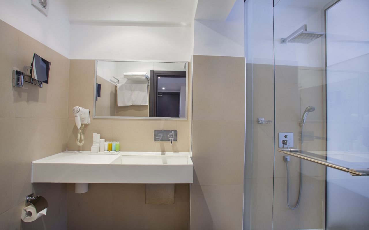 Amorgos-Bathroom1-e1464285790281