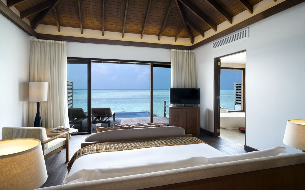 Anantara_Veli_Maldives_Resort_Guest_Room_Deluxe_Over_Water_Pool_Bungalow