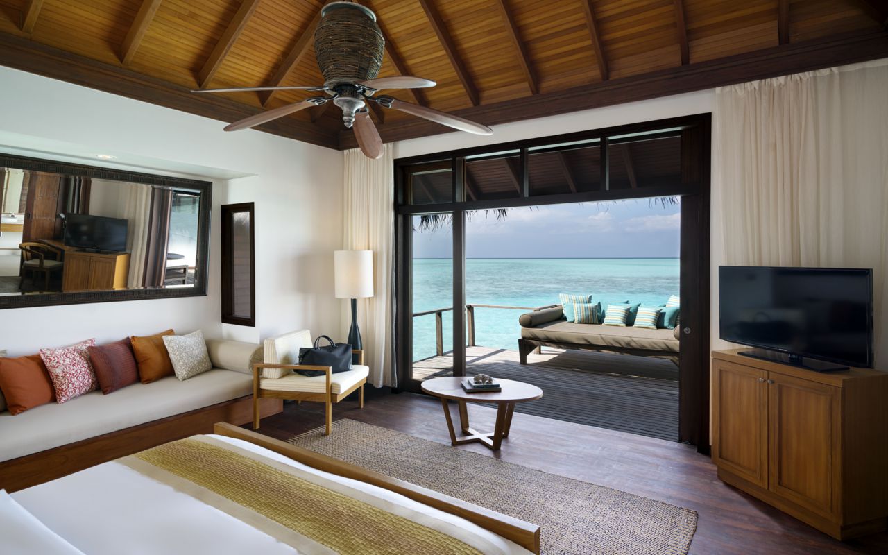 Anantara_Veli_Maldives_Resort_Guest_Room_Superior_Over_Water_Bungalow