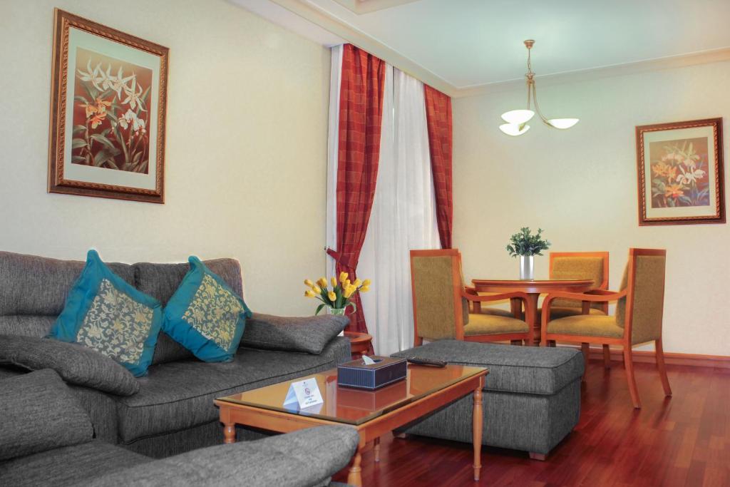 Avenue Suite 2