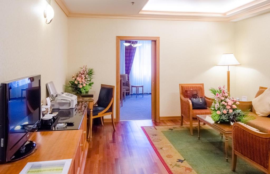 Avenue Suite 4