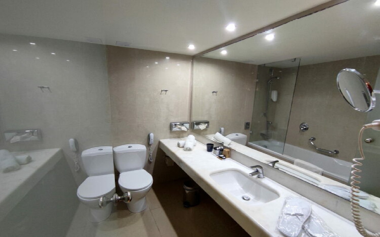 Bathroom-Double-Room-scaled-e1698317158655