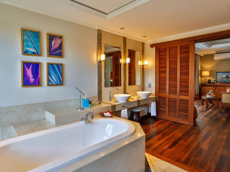 Beachfront Luxury Suite Pool Villa