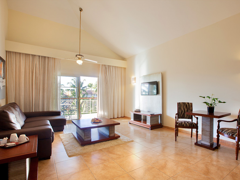 CLUB ONE BEDROOM SUITE WITH JACUZZI3