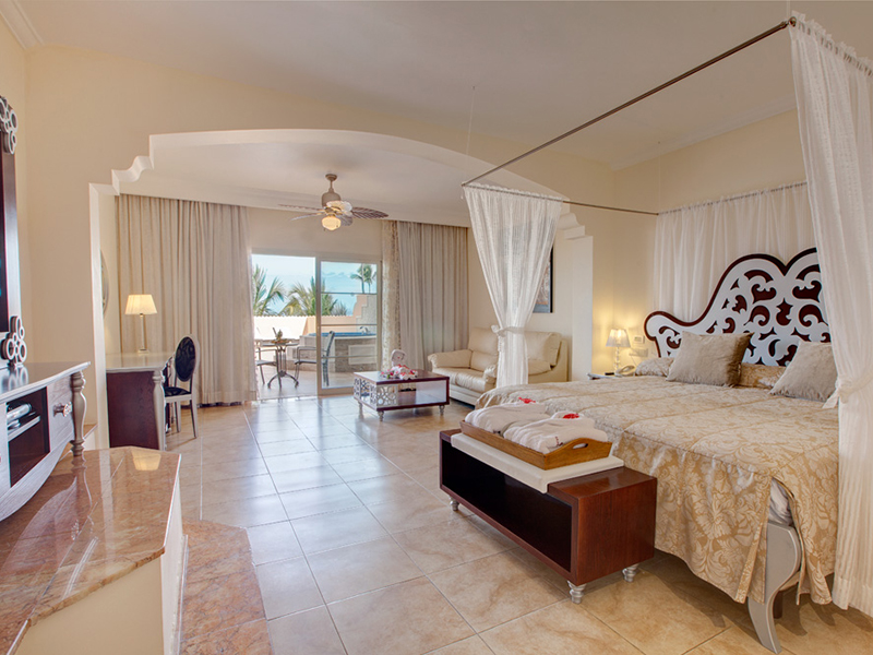 COLONIAL JUNIOR SUITE OCEAN FRONT (OUTDOOR JACUZZI)