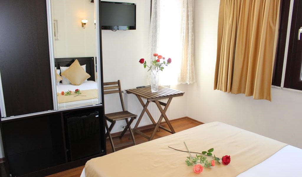 Deluxe Double or Twin Room with Garden View 2-min