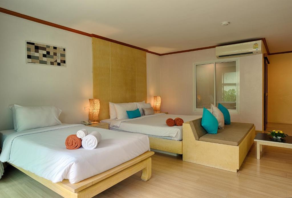 Deluxe Family Room 2