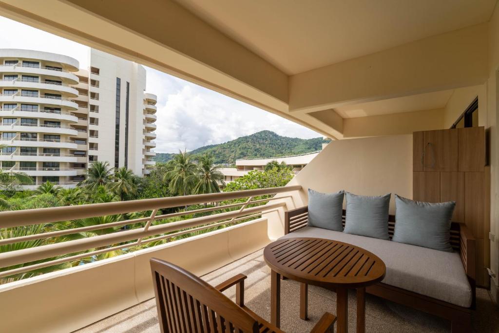 Deluxe Garden View Room 3