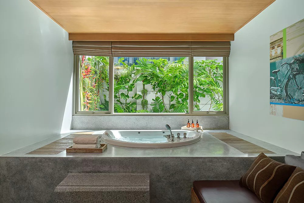 Deluxe Jacuzzi Room 2