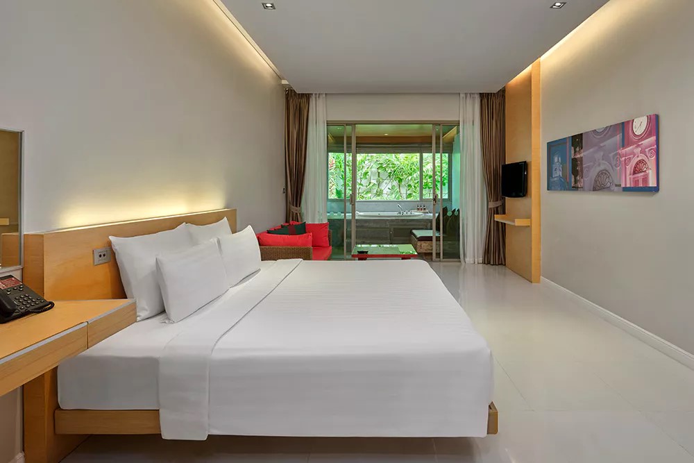 Deluxe Jacuzzi Room 3