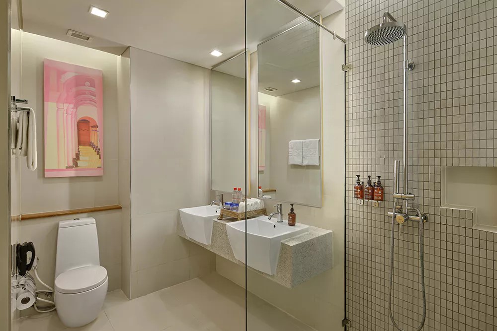 Deluxe Jacuzzi Room 7