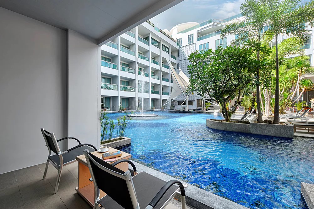 Deluxe Pool Access Room 2