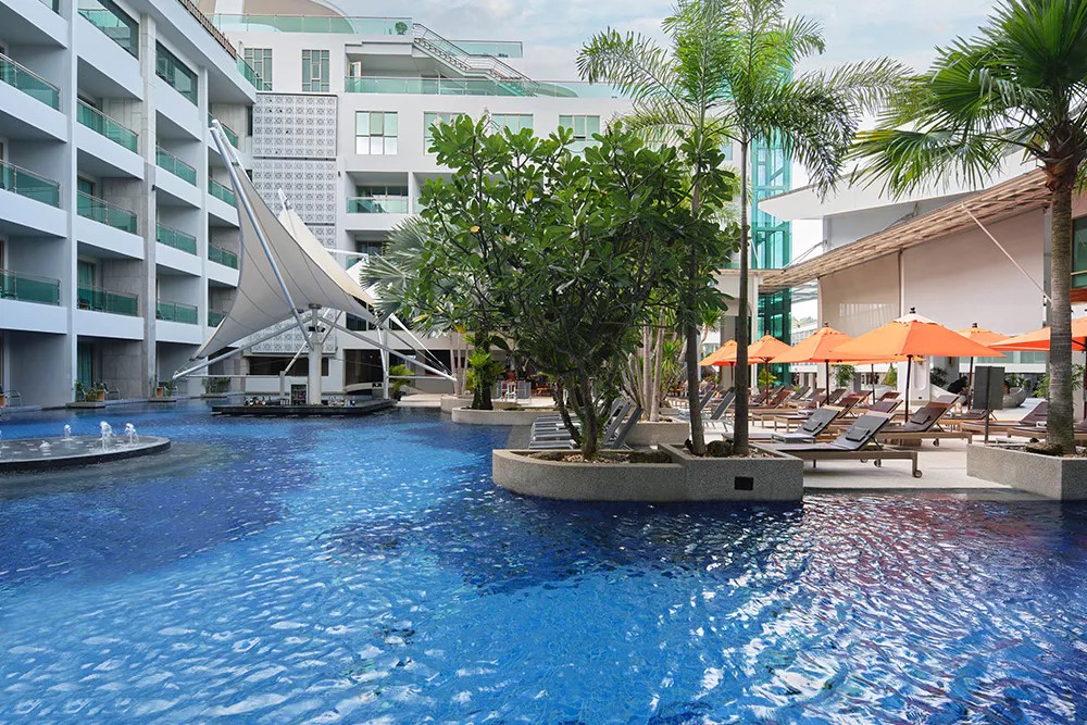 Deluxe Pool Access Room 4