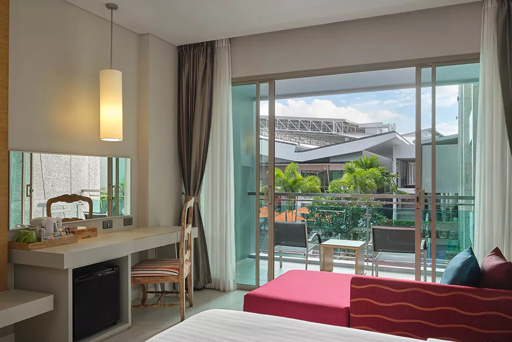 Deluxe Pool View Room 2