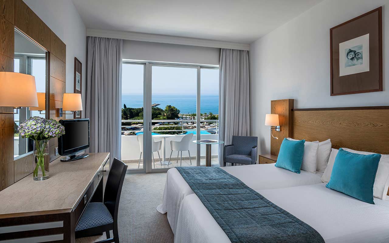 Deluxe-Sea-View-Room