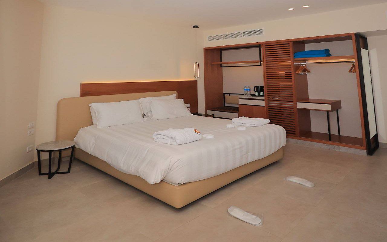 Deluxe Seafront Room (1)