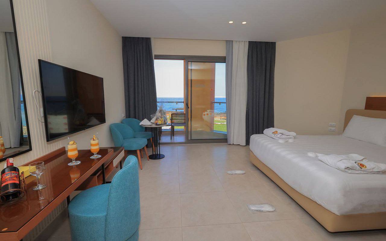 Deluxe Seafront Room (5)