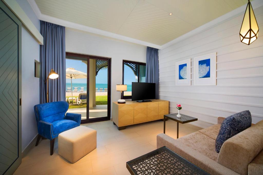 Deluxe Suite Villa With Beach Access (4)