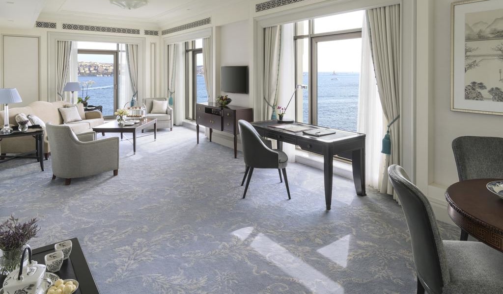 Deluxe Suite with Sea View 1-min