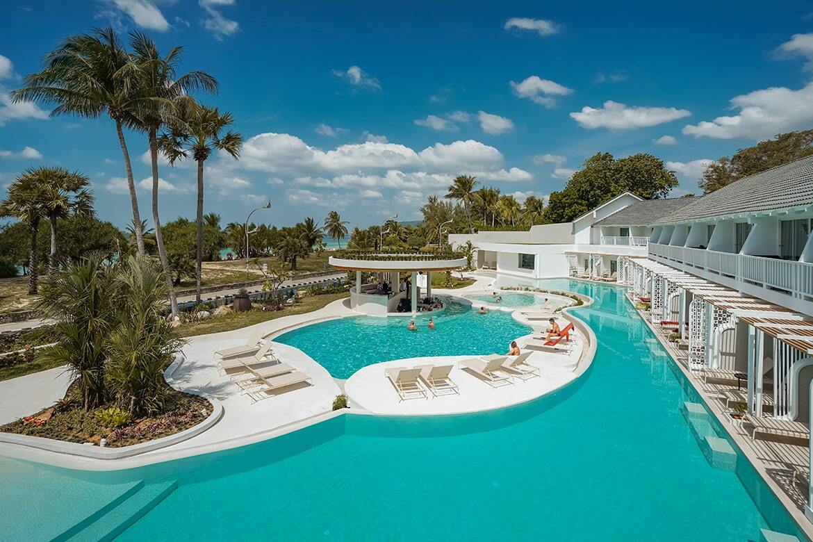 Deluxe Terrace Lagoon Pool View Room 4