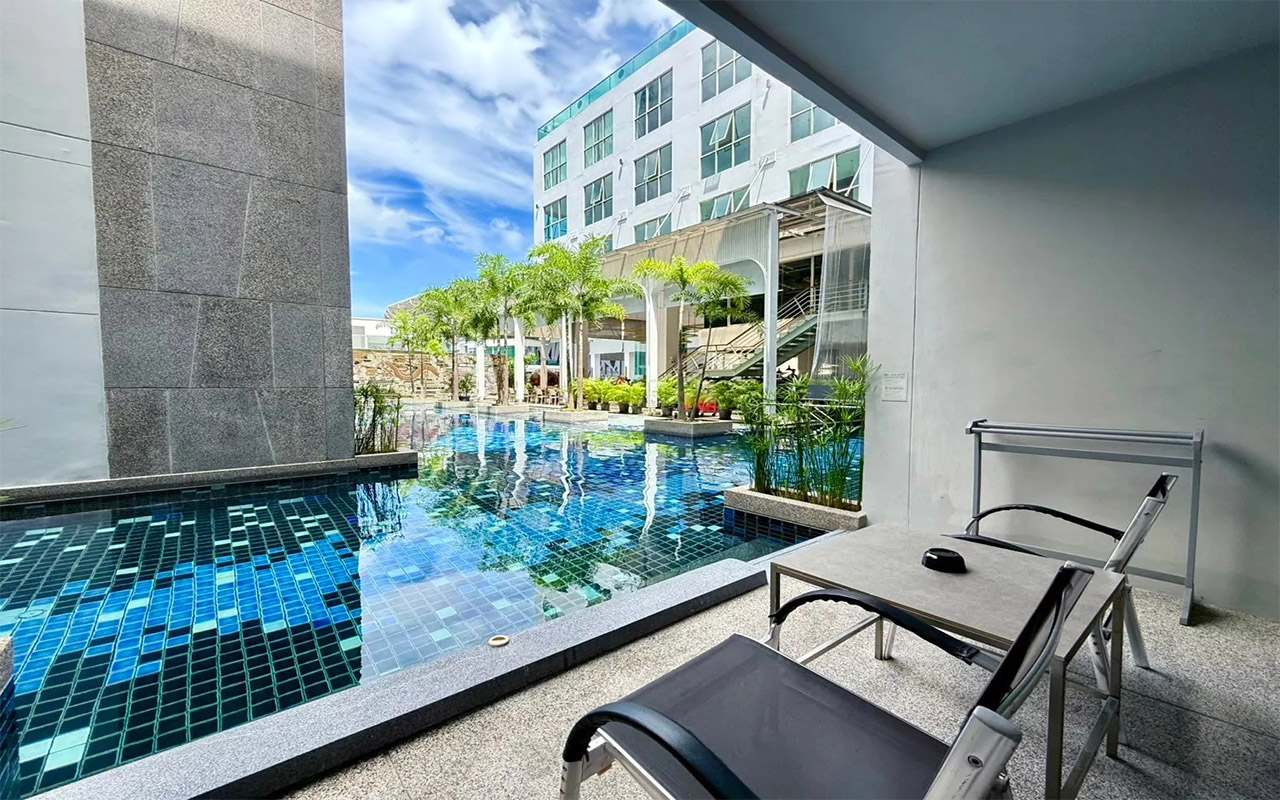 Deluxe Urban Pool Acess Room (4)