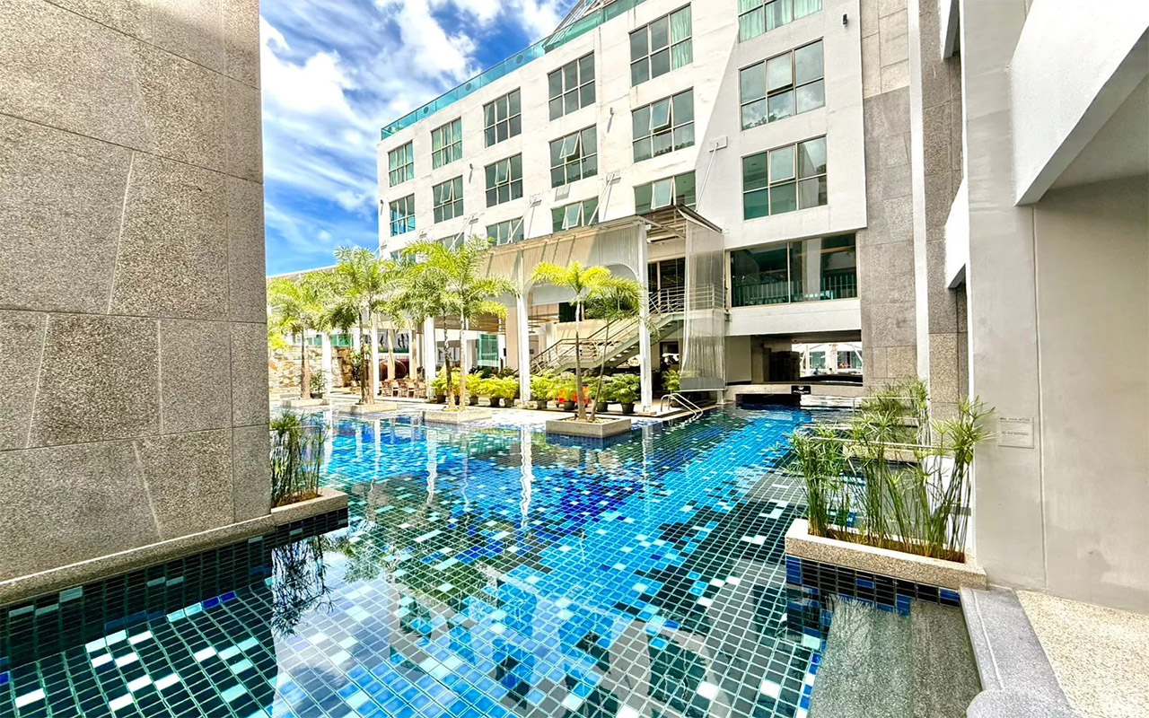 Deluxe Urban Pool Acess Room (5)