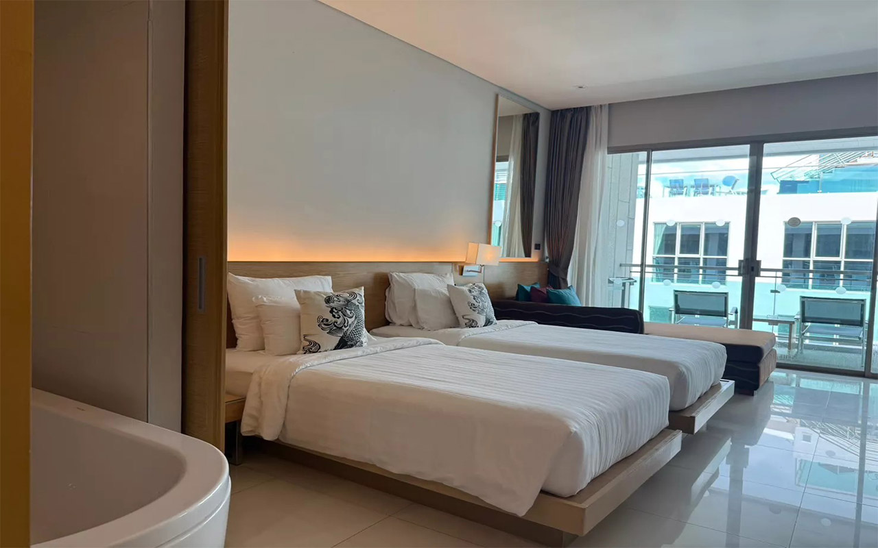 Deluxe Urban Room (2)