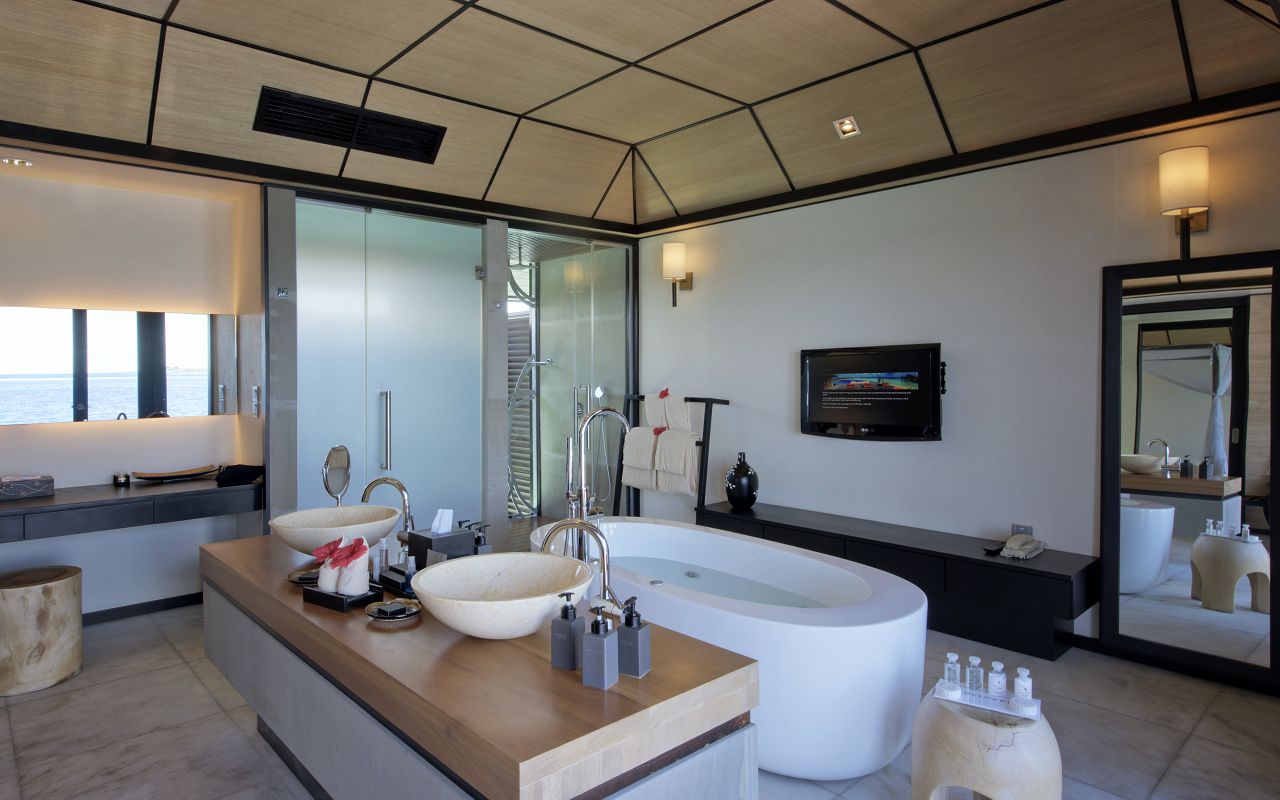 Deluxe wtaer villa bathroom