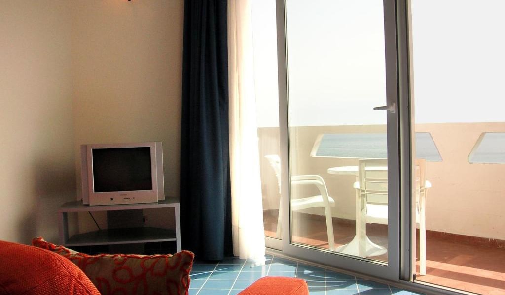 Double-Room-with-Sea-View-2-min