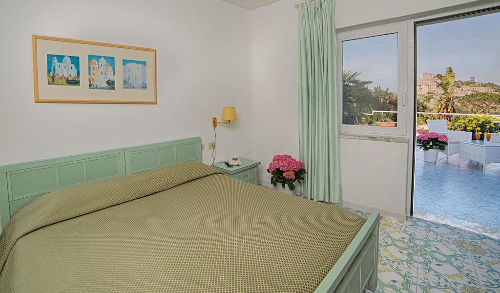 Double Room with Sea View 7-min