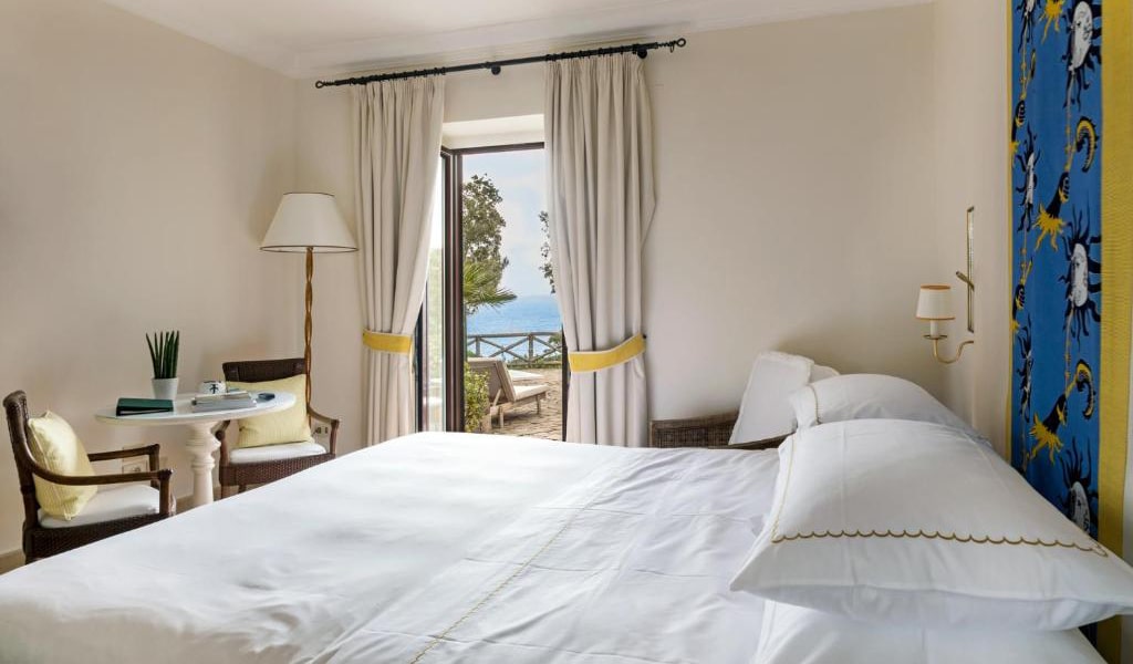 Double-Room-with-Sea-View-min