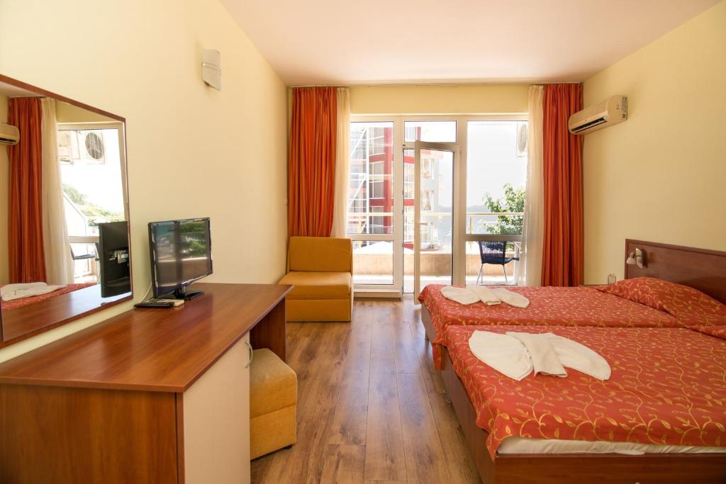 Double or Twin Room with Balcony 2