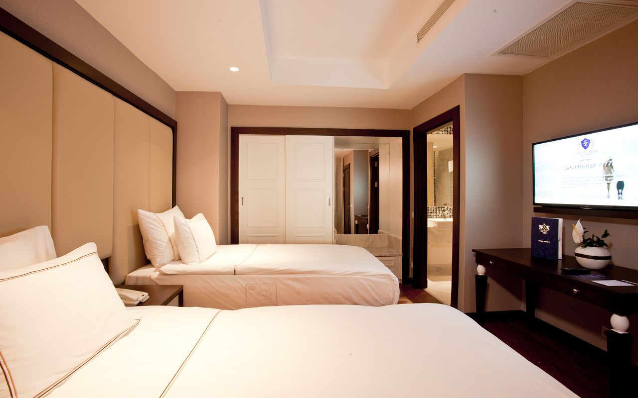 Duplex Swim Up Suite (2)