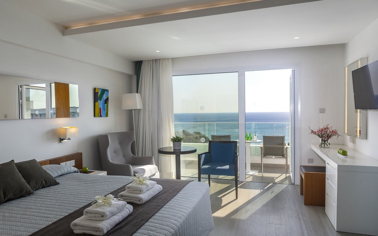 Executive-Suite-with-Sea-View-1-1