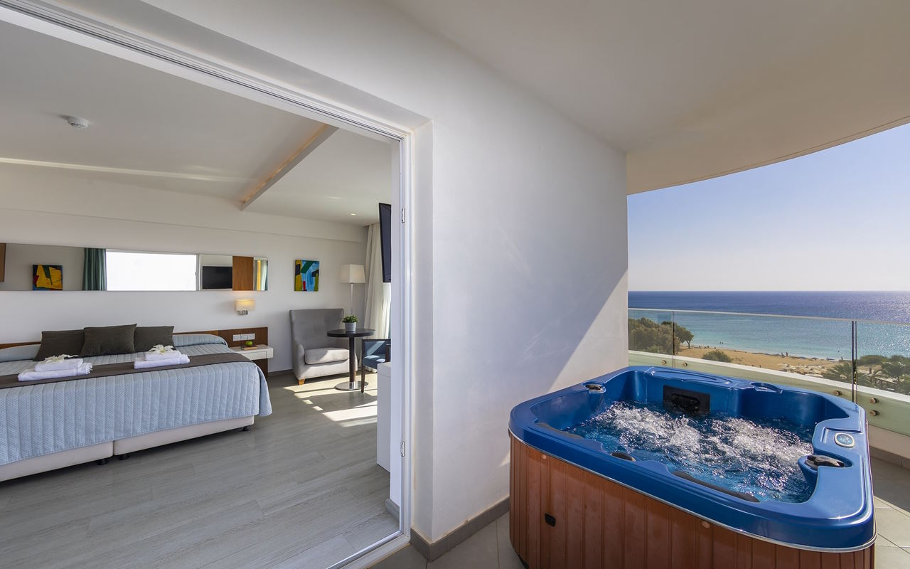 Executive-Suite-with-Sea-View-4