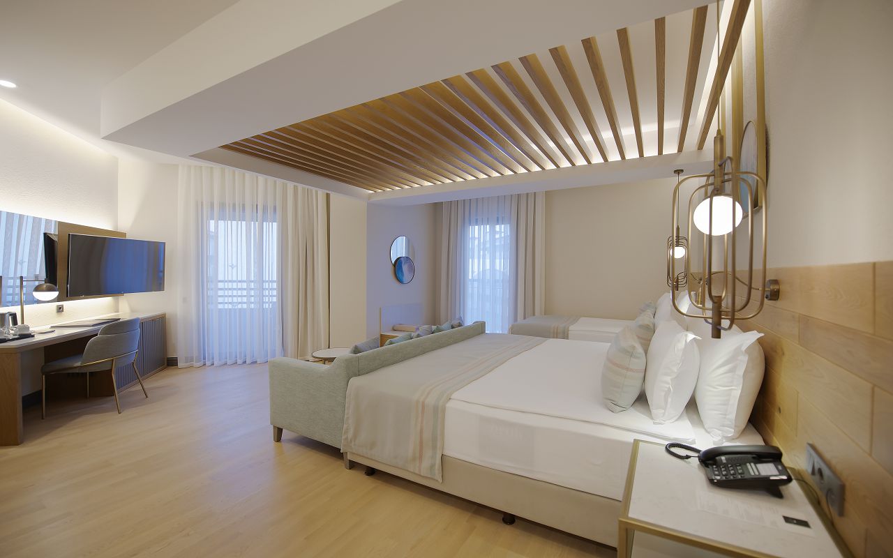 FAMILY ROOM01-1415