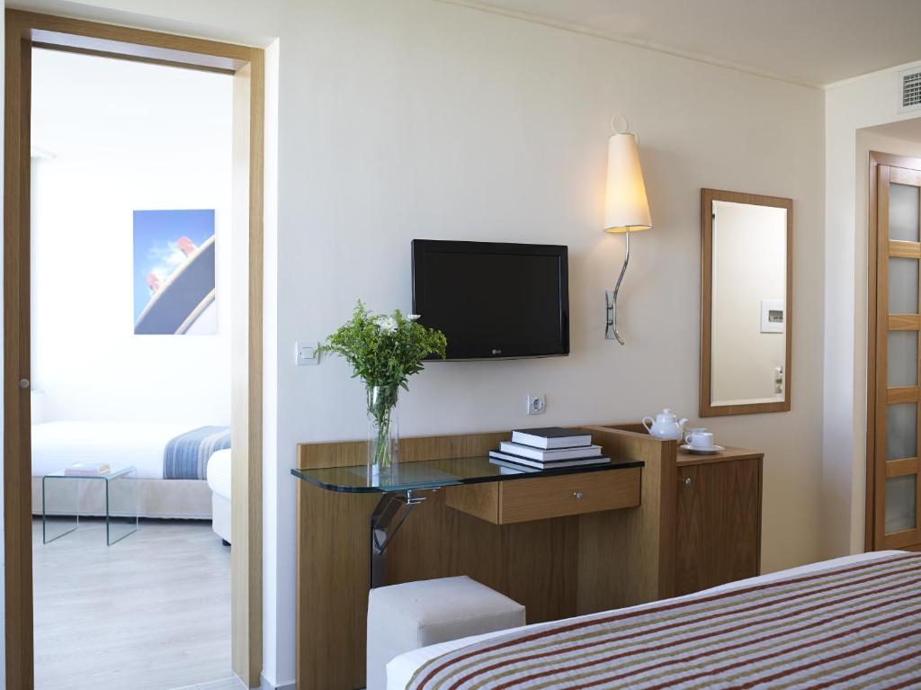 Family Suite 2 Bedrooms 4